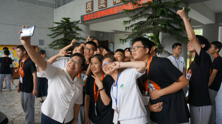 <p>
	XX中学台湾交流
</p>